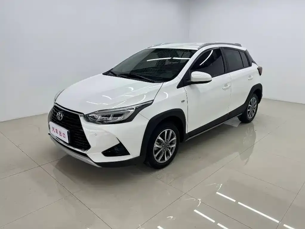 Toyota Yaris L — фото 1