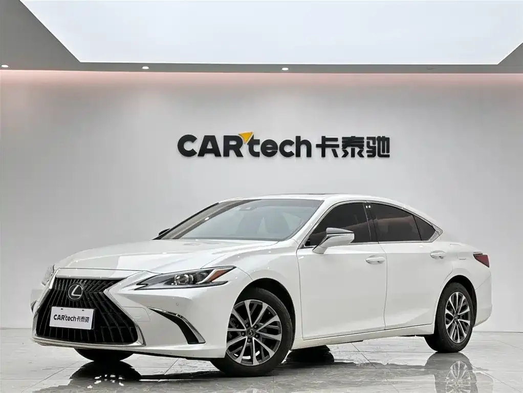 Lexus ES — фото 1