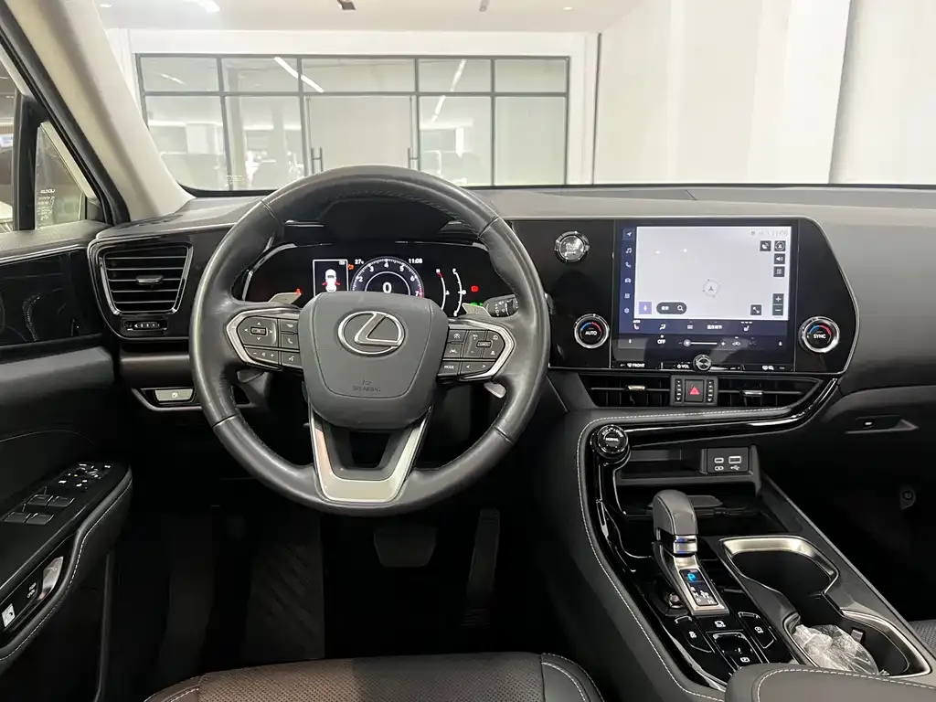 Lexus NX — фото 4