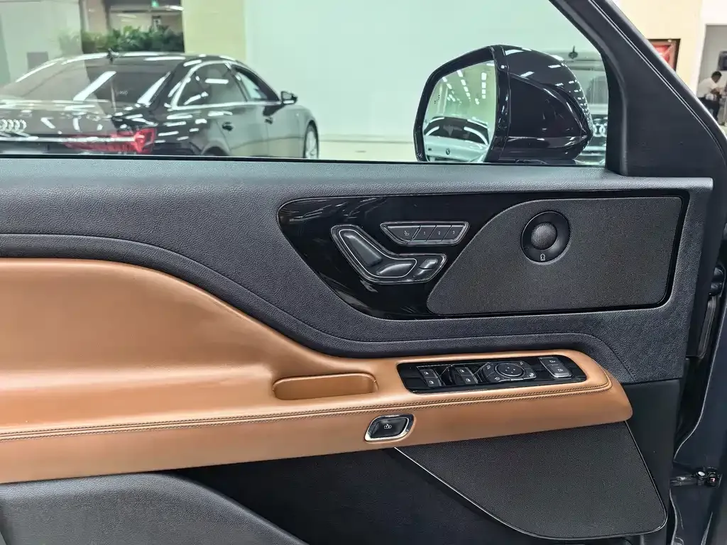 Lincoln Aviator — фото 10
