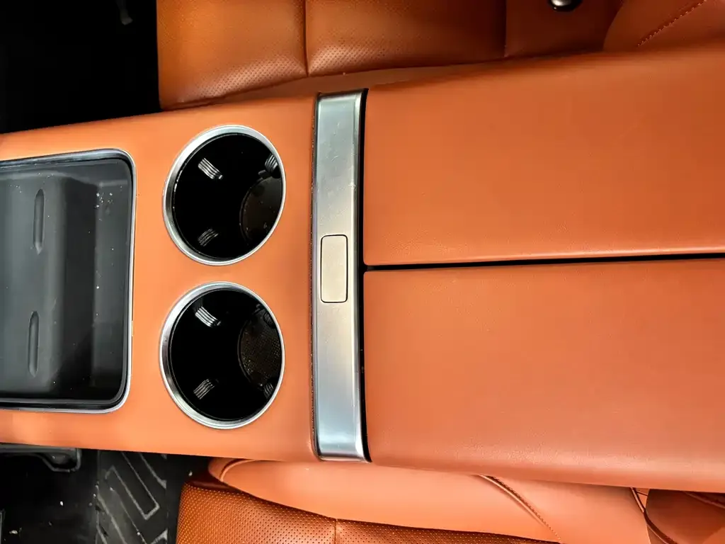 Li Auto L8 — фото 2