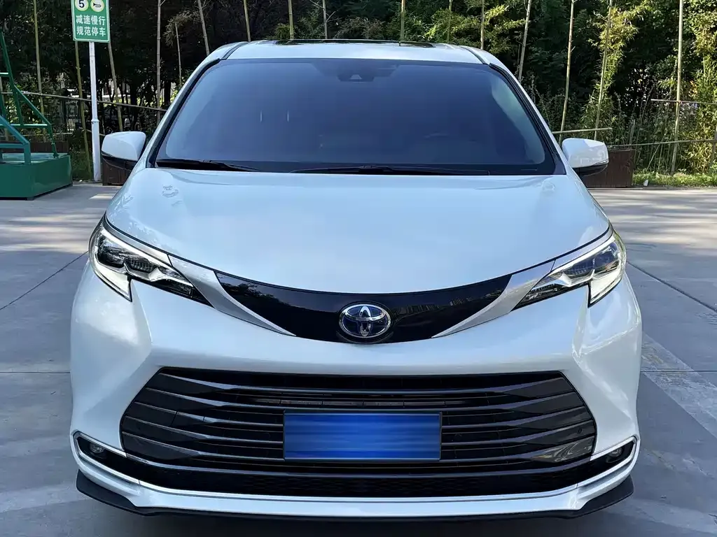 Toyota Sienna — фото 6