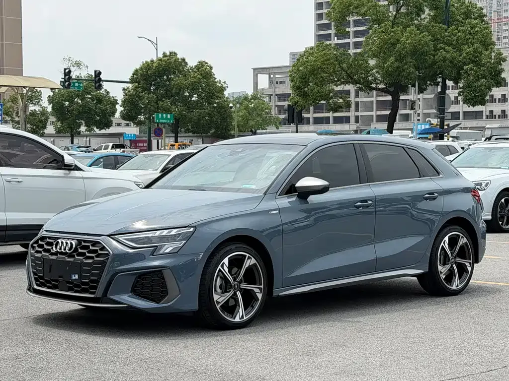 Audi A3 — фото 1