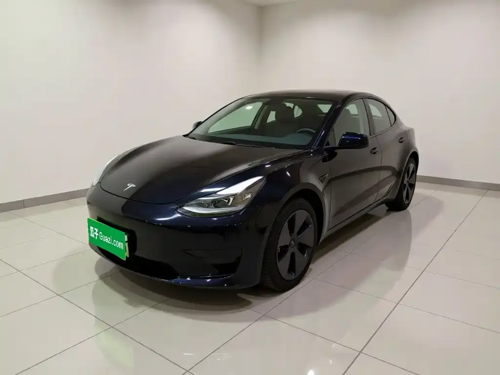 Tesla Model 3 — фото 1