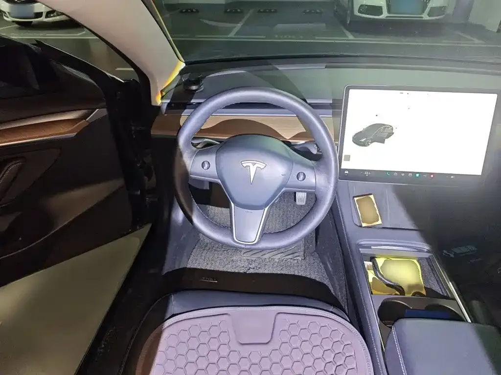 Tesla Model 3 — фото 8