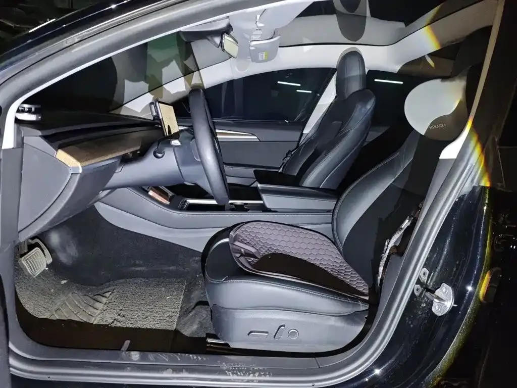 Tesla Model 3 — фото 10