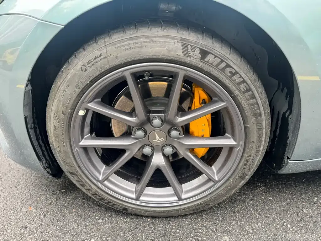 Tesla Model 3 — фото 10