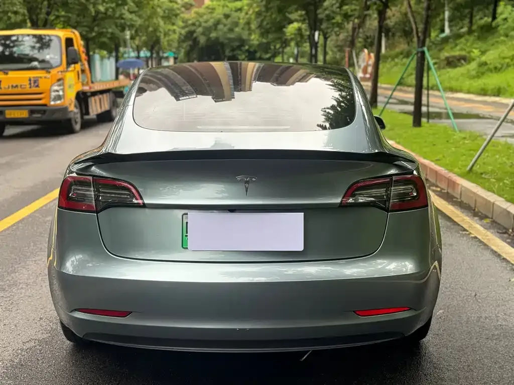 Tesla Model 3 — фото 3
