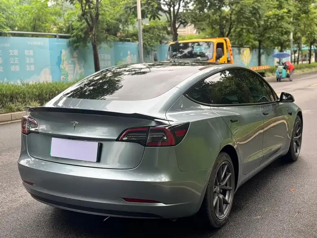 Tesla Model 3 — фото 9