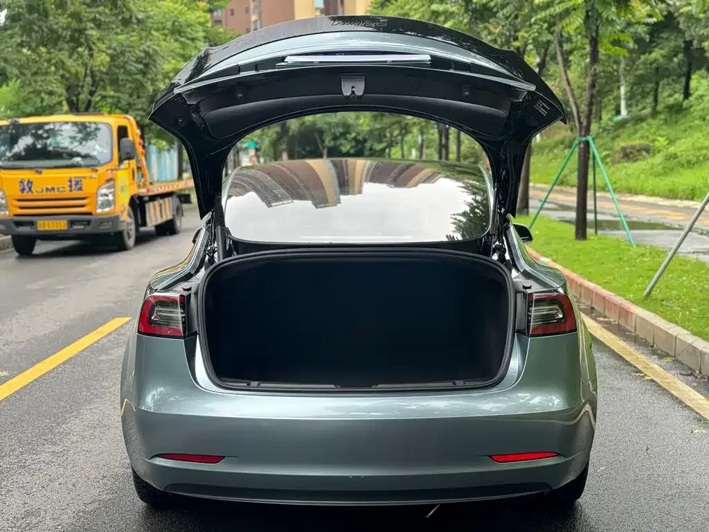 Tesla Model 3 — фото 5