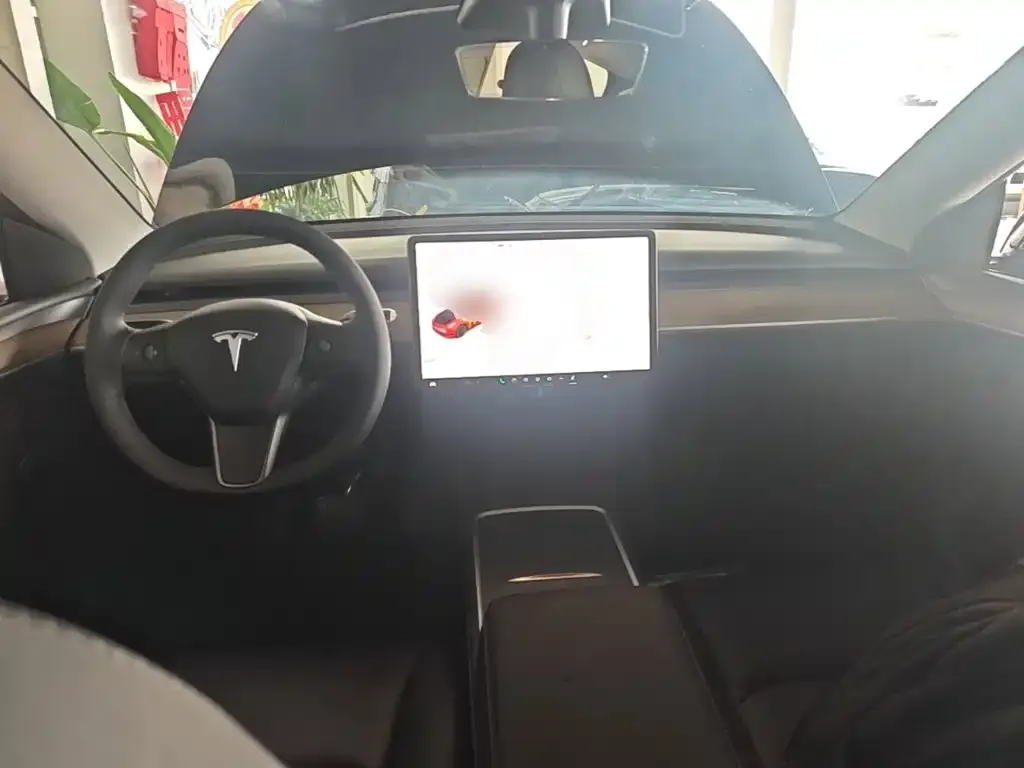 Tesla Model Y — фото 5