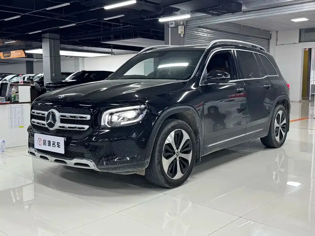 Mercedes-Benz GLB — фото 1