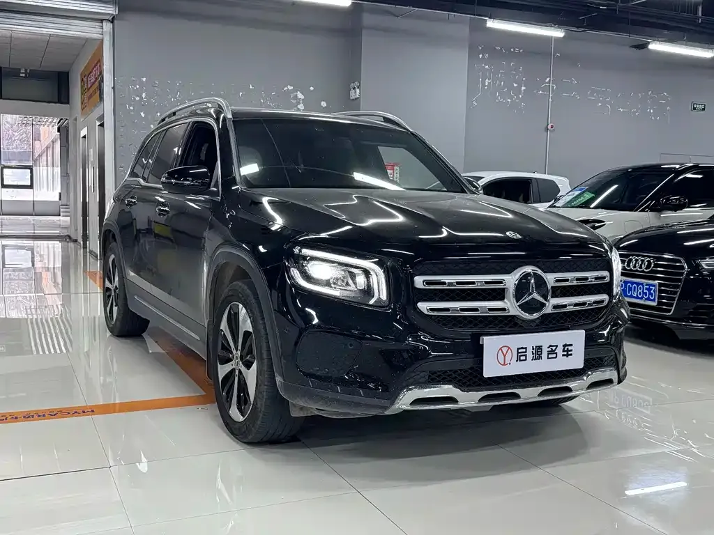 Mercedes-Benz GLB — фото 10
