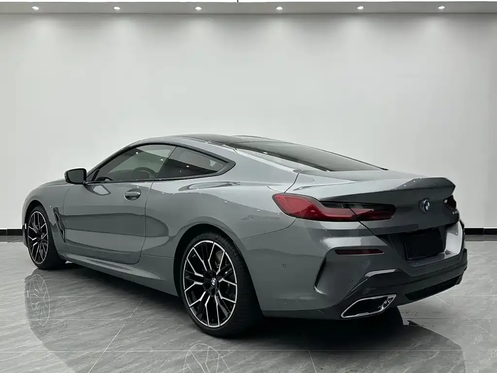 BMW 8 Series — фото 2