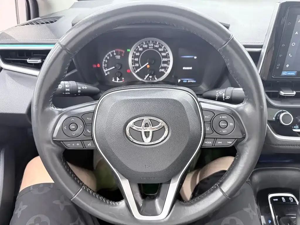 Toyota Corolla — фото 10