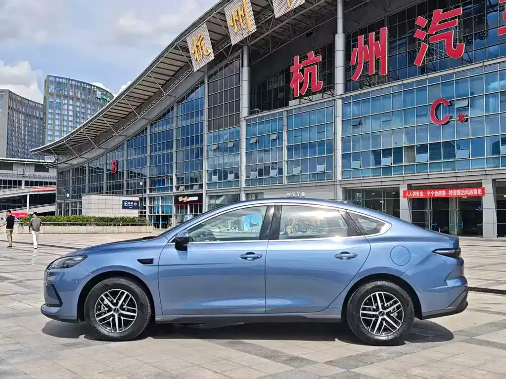 BYD Seal 05 DM-i — фото 10
