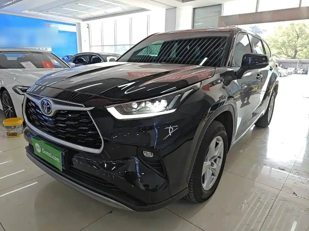 Toyota Highlander — фото 1