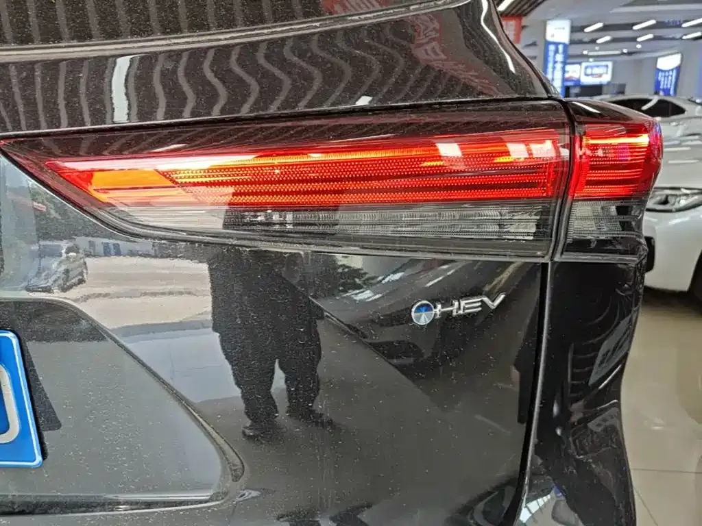 Toyota Highlander — фото 10