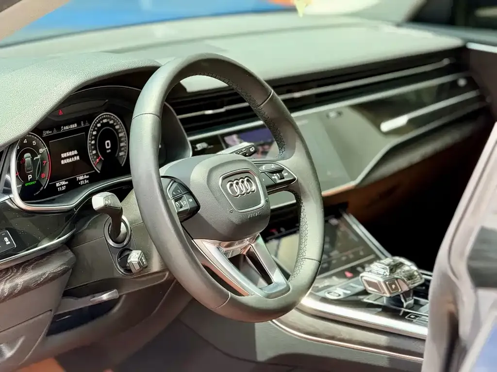 Audi Q8 — фото 9