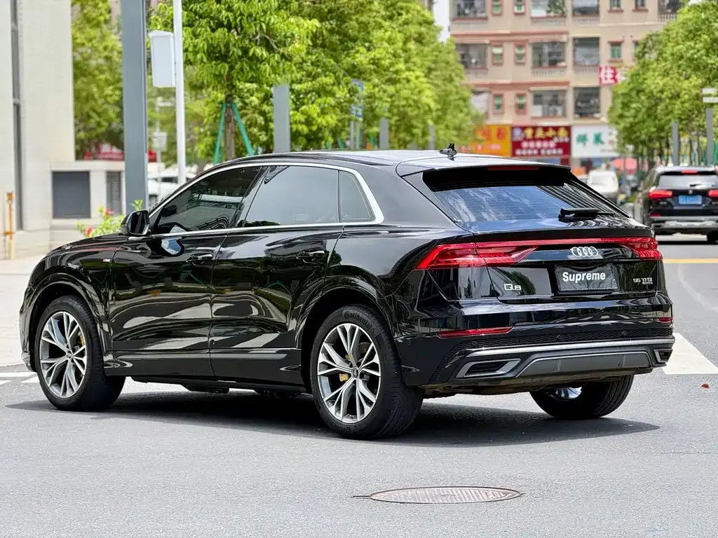 Audi Q8 — фото 7