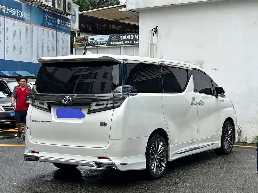Toyota Vellfire — фото 4