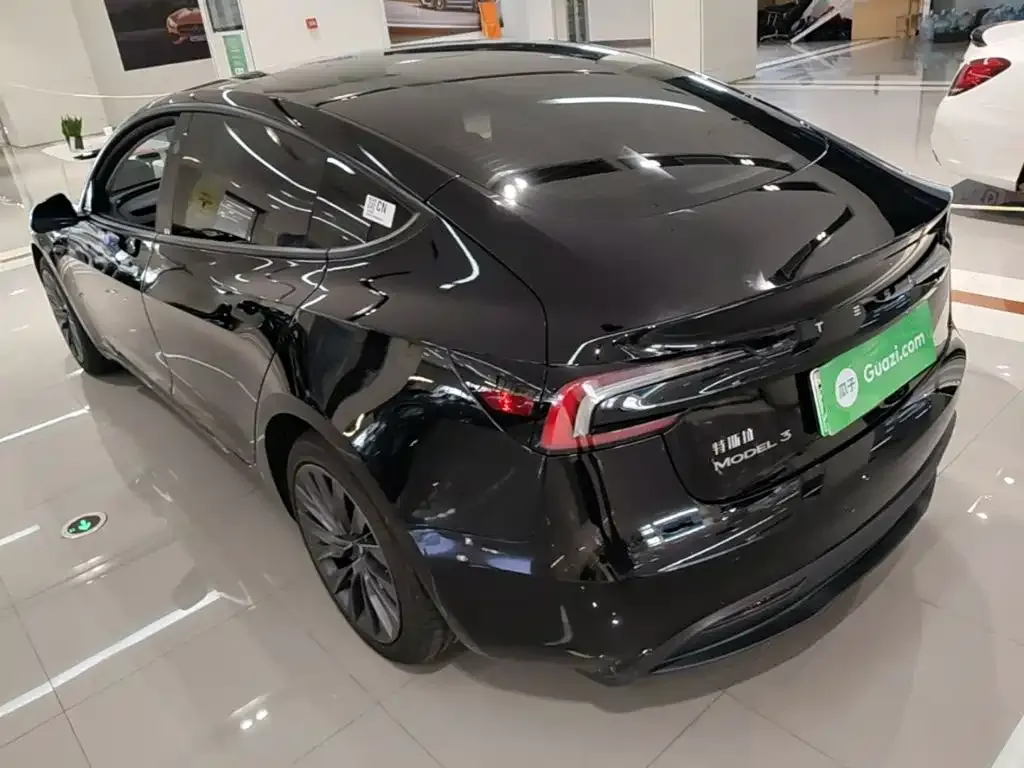 Tesla Model 3 — фото 10