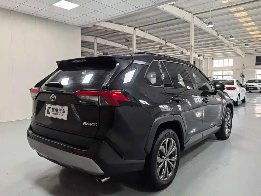 Toyota RAV4 — фото 6