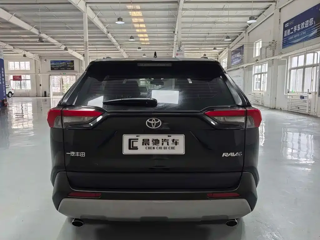 Toyota RAV4 — фото 4