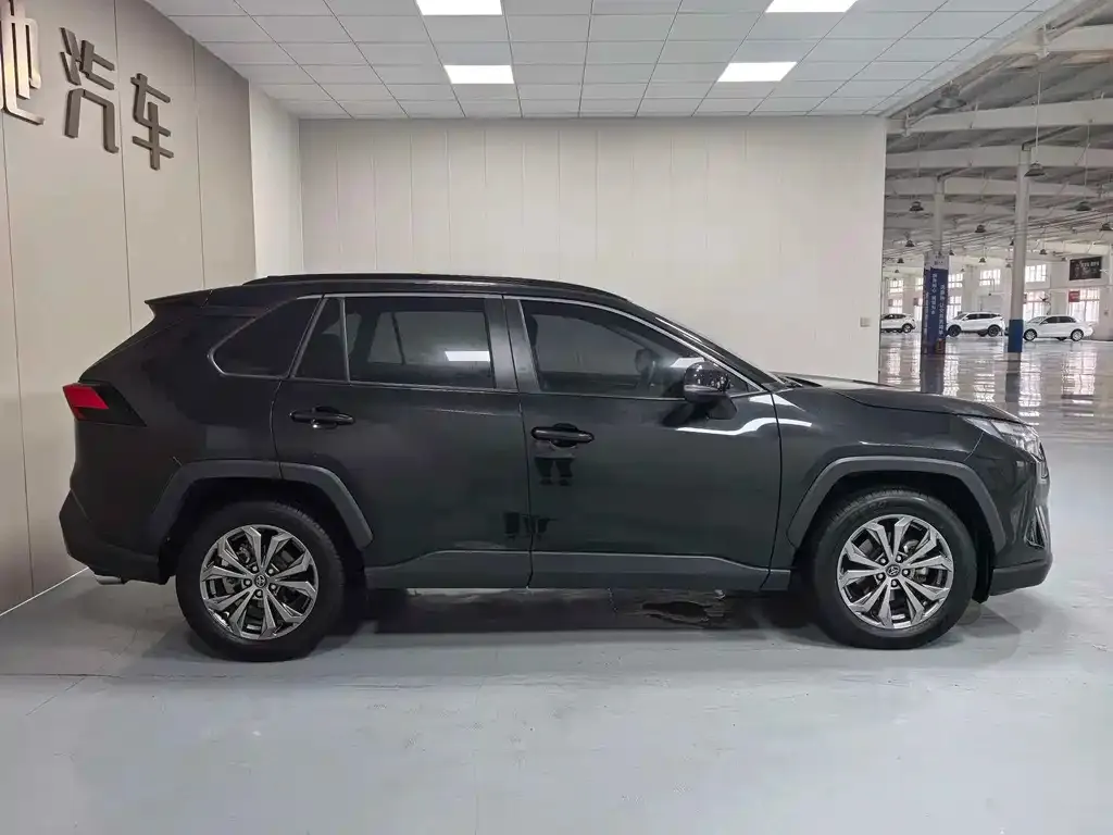 Toyota RAV4 — фото 5