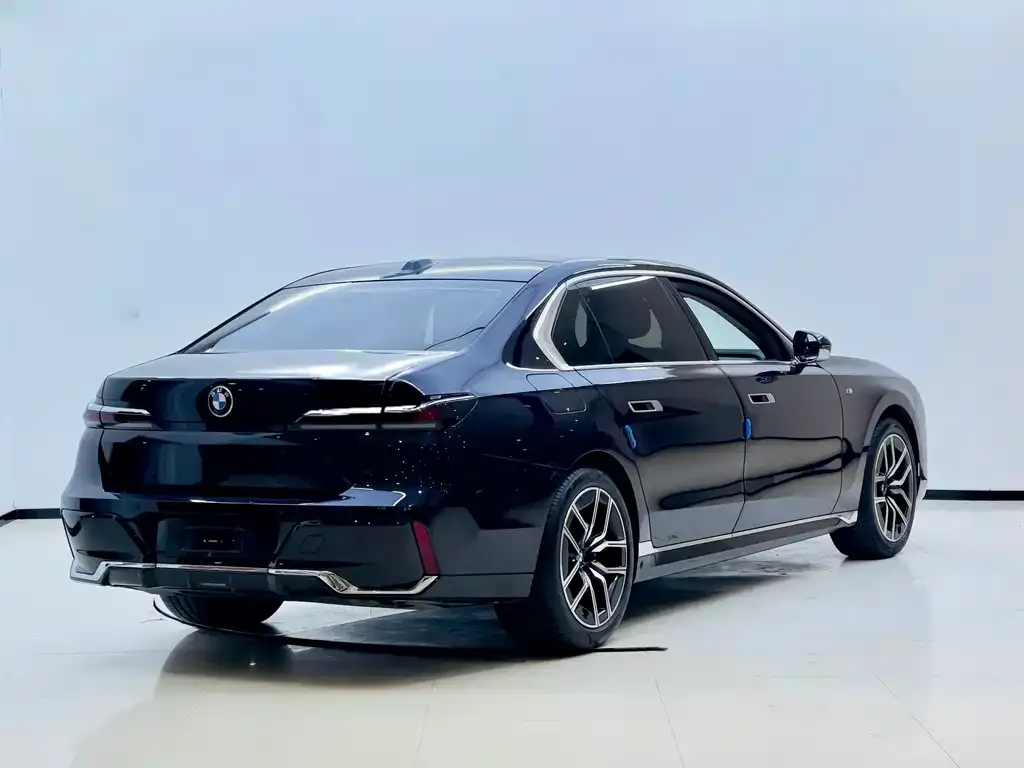 BMW 7 Series — фото 9