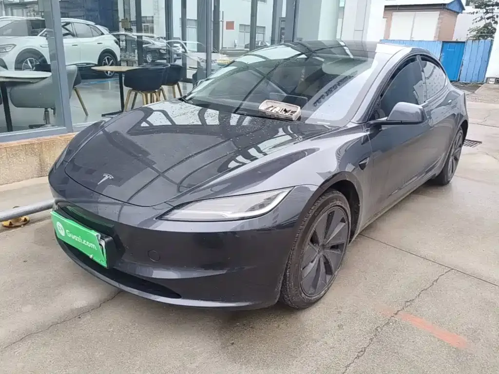 Tesla Model 3 — фото 1