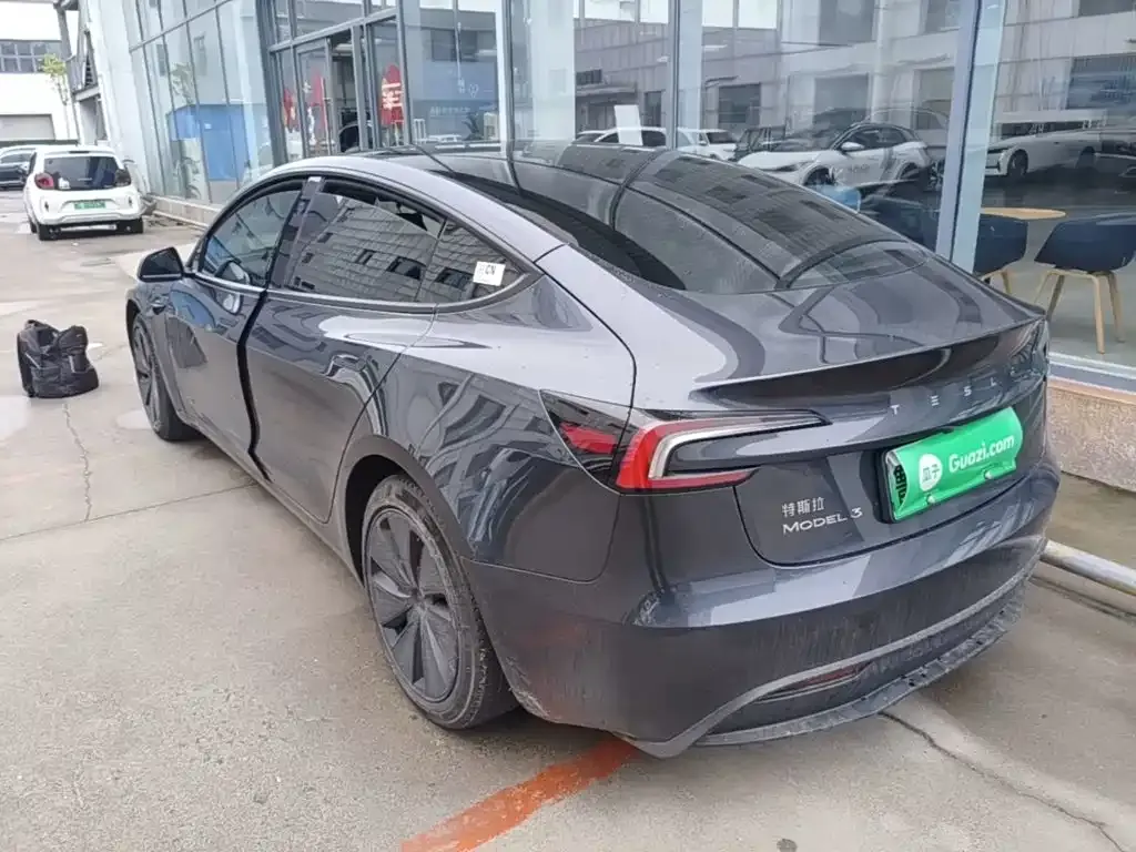 Tesla Model 3 — фото 9