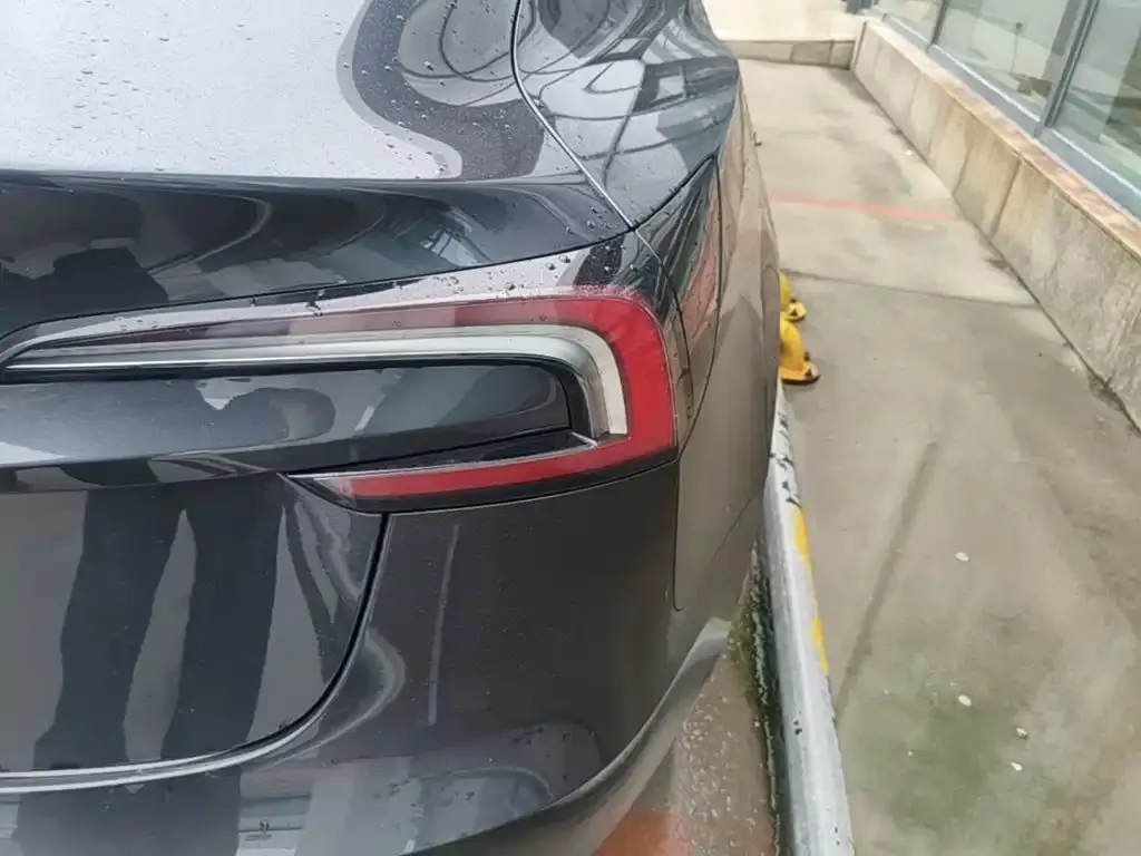 Tesla Model 3 — фото 3