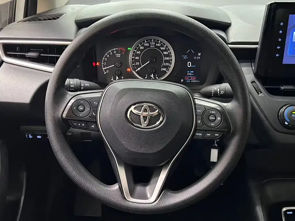 Toyota Corolla — фото 7