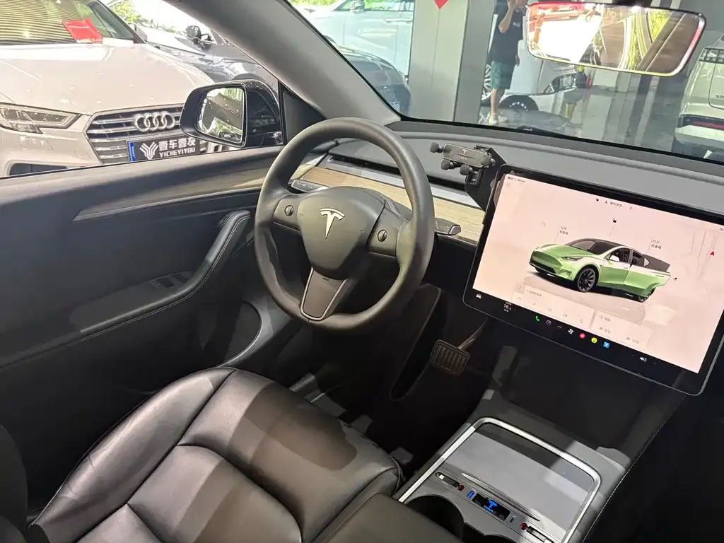 Tesla Model Y — фото 7