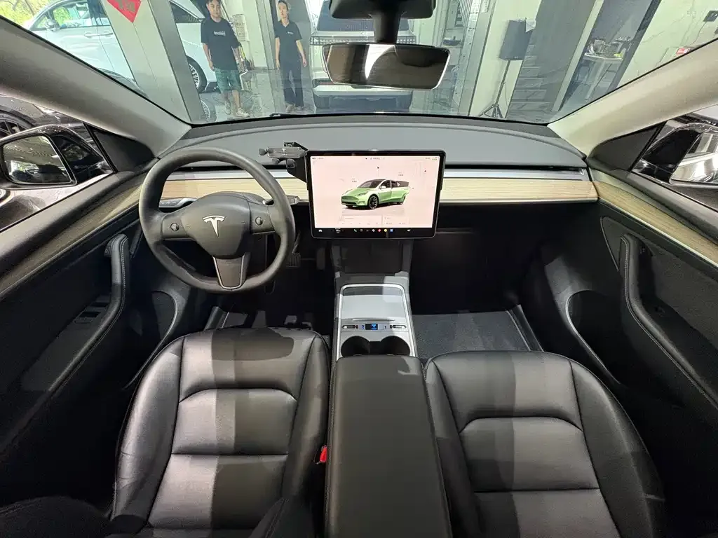 Tesla Model Y — фото 3