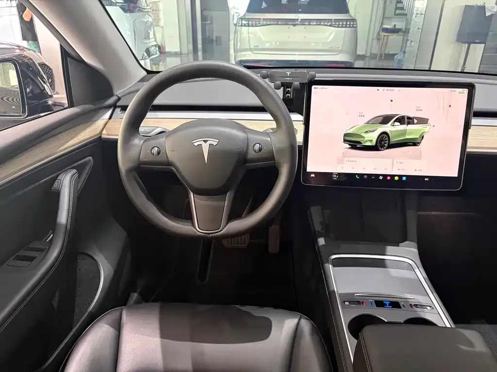 Tesla Model Y — фото 8
