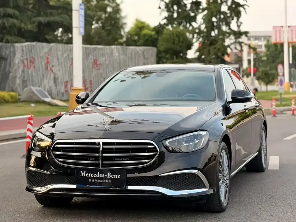 Mercedes-Benz E-Class — фото 1