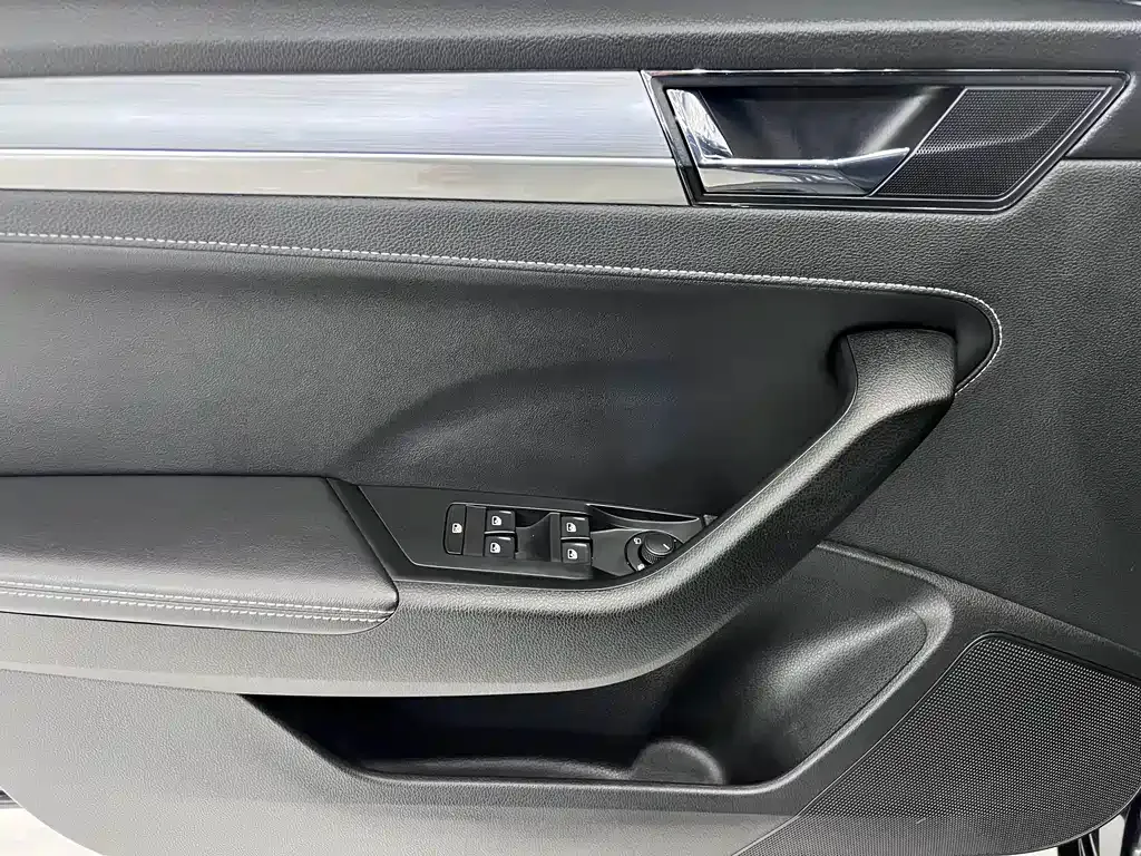 Skoda Superb — фото 10