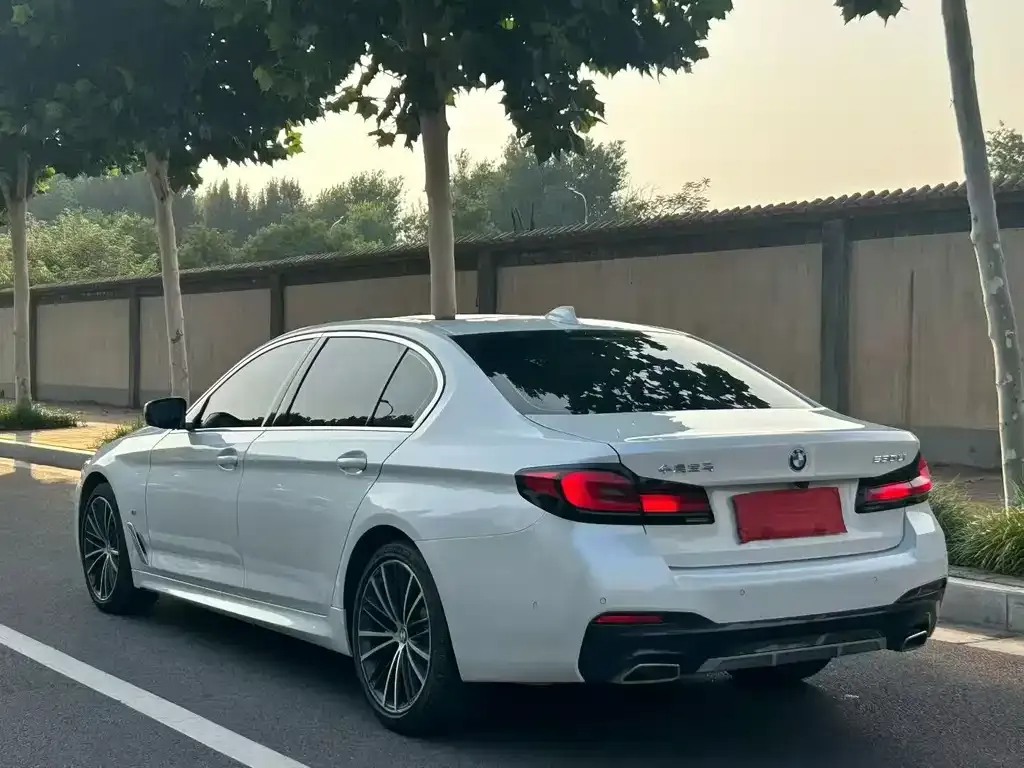 BMW 5 Series — фото 9