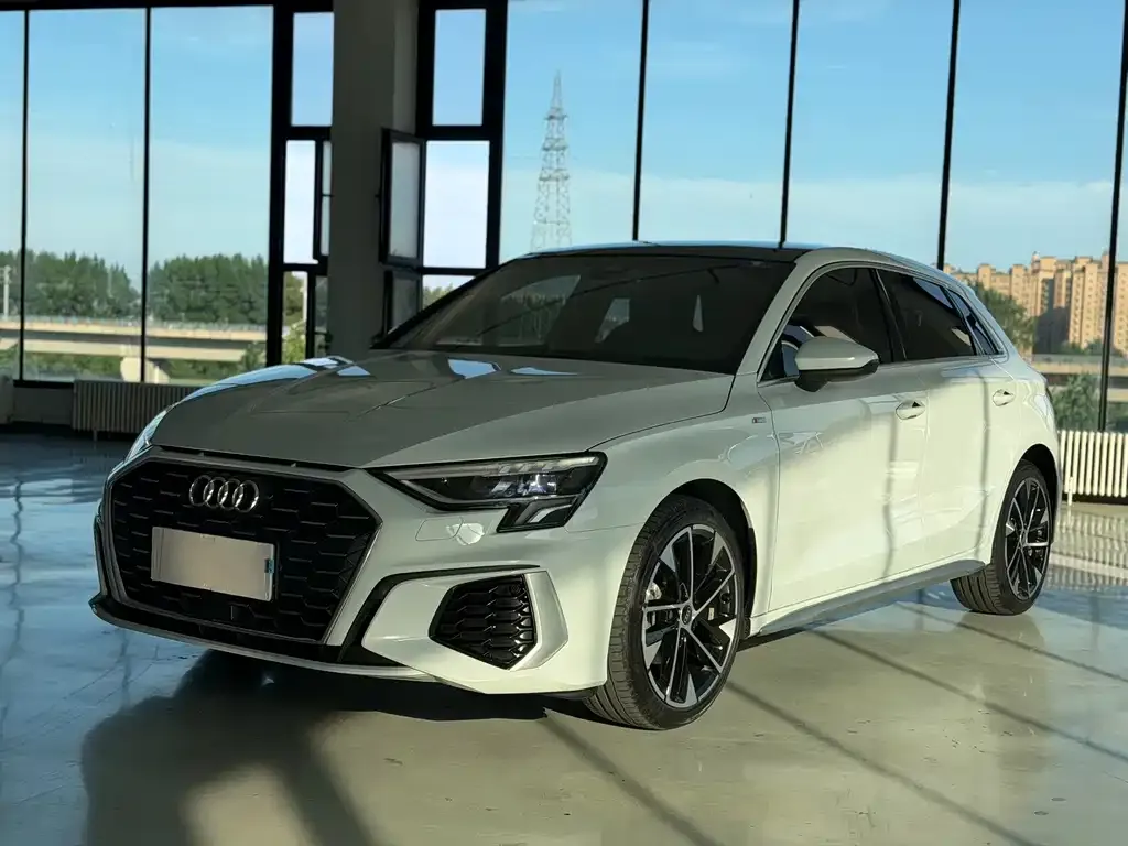 Audi A3 — фото 1
