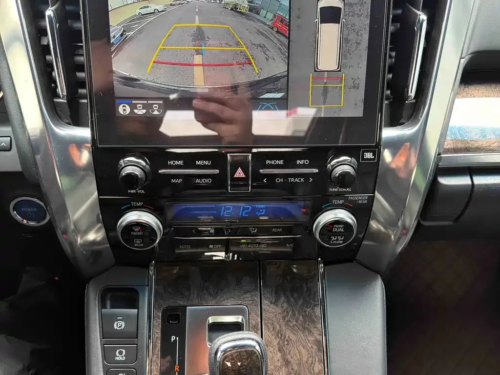 Toyota Alphard — фото 9