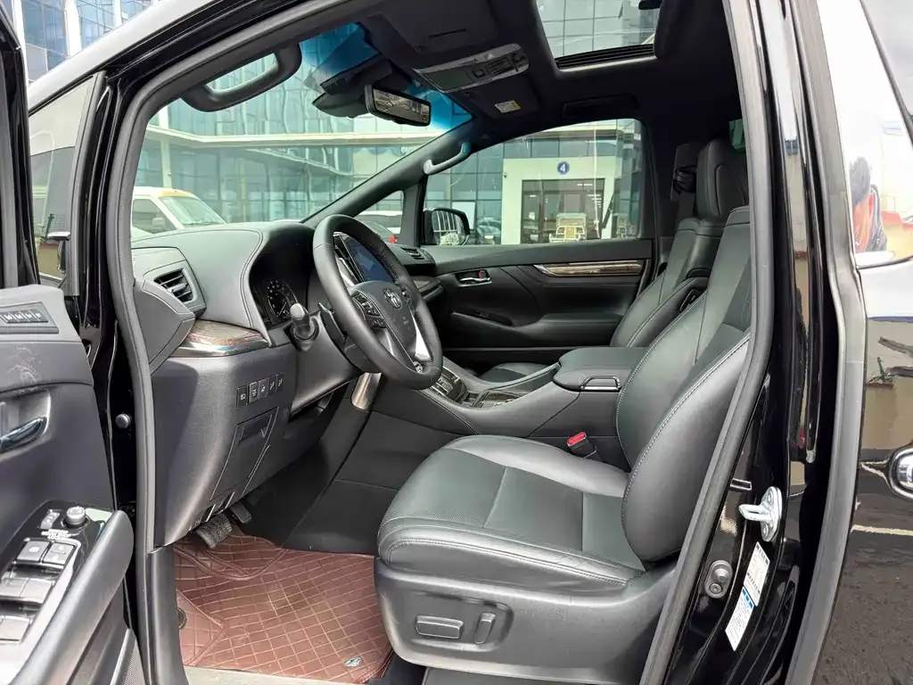 Toyota Alphard — фото 8