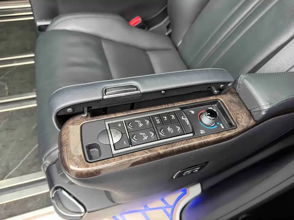 Toyota Alphard — фото 6