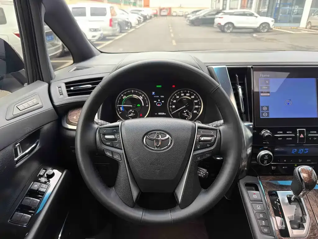 Toyota Alphard — фото 7