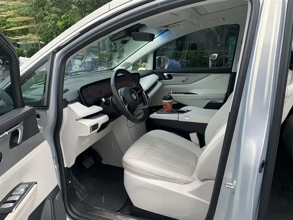 Buick GL8 Hybrid — фото 5