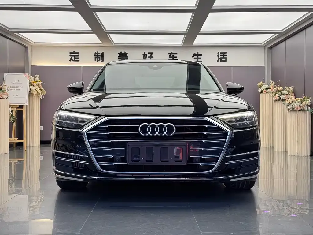 Audi A8 — фото 2
