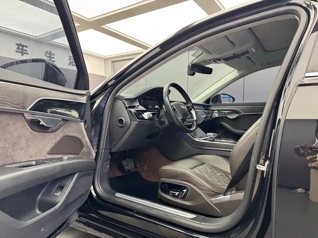 Audi A8 — фото 6