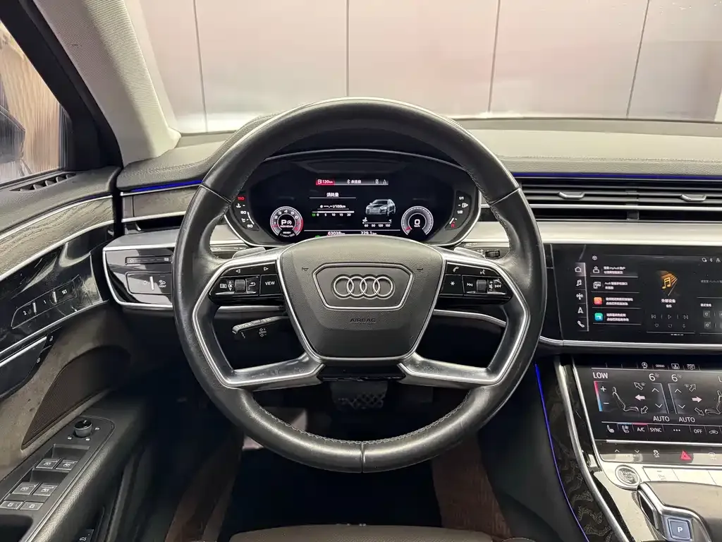 Audi A8 — фото 5