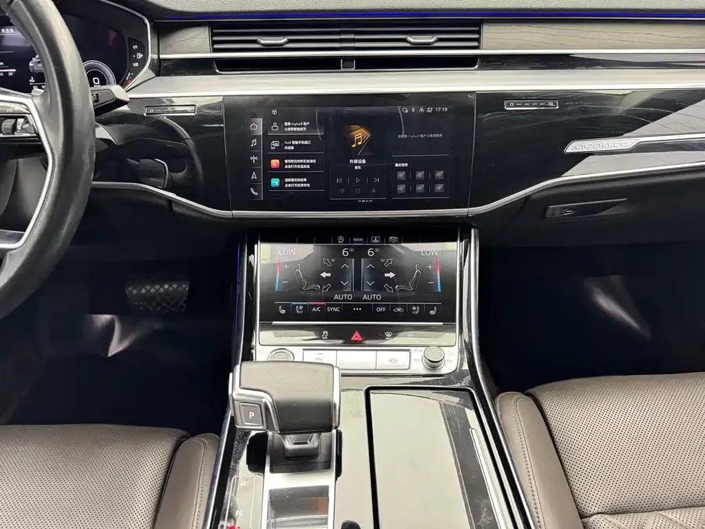 Audi A8 — фото 7